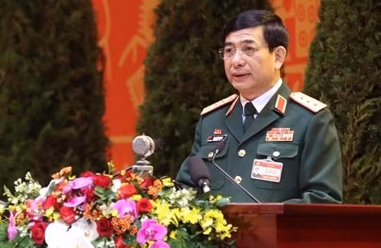 Thượng tướng Phan Văn Giang, Ủy viên Trung ương Đảng, Ủy viên Thường vụ Quân ủy Trung ương, Tổng Tham mưu trưởng Quân đội nhân dân Việt Nam, Thứ trưởng Bộ Quốc phòng phát biểu tại Đại hội. 