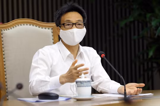 Phó Thủ tướng Vũ Đức Đam phát biểu tại cuộc họp.