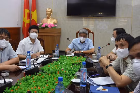 Thứ trưởng Nguyễn Trường Sơn chủ trì cuộc họp về tiến độ thiết lập các trung tâm hồi sức tích cực tại TP.HCM.