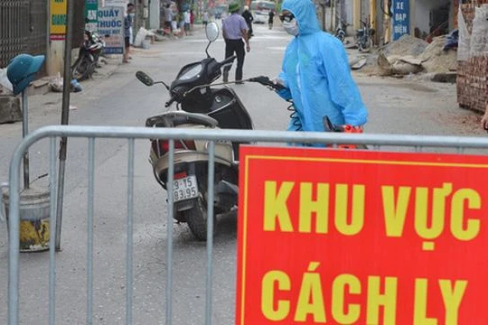 Tuyên truyền, nhắc nhở và xử phạt những trường hợp ra khỏi nhà không cần thiết theo đúng quy định.