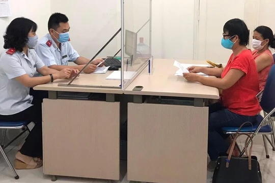 Thanh tra Sở Thông tin và Truyền thông TP Hà Nội làm việc với đại diện Công ty TNHH Hướng tới Minh bạch.