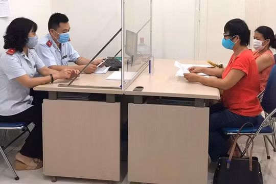 Thanh tra Sở Thông tin và Truyền thông TP Hà Nội làm việc với đại diện Công ty TNHH Hướng tới Minh bạch.