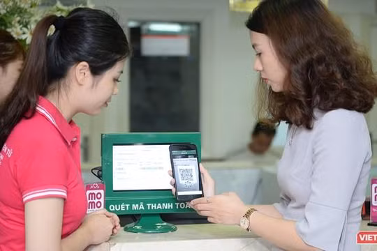 Nhiều ý kiến cho rằng đến nay chuyện người dùng ra quán cafe, rút điện thoại ra thanh toán vẫn là thách thức.