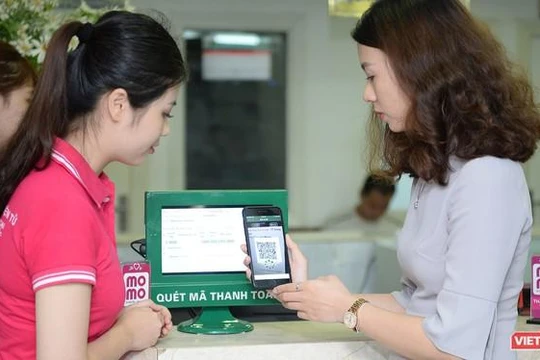 Nhiều ý kiến cho rằng đến nay chuyện người dùng ra quán cafe, rút điện thoại ra thanh toán vẫn là thách thức.