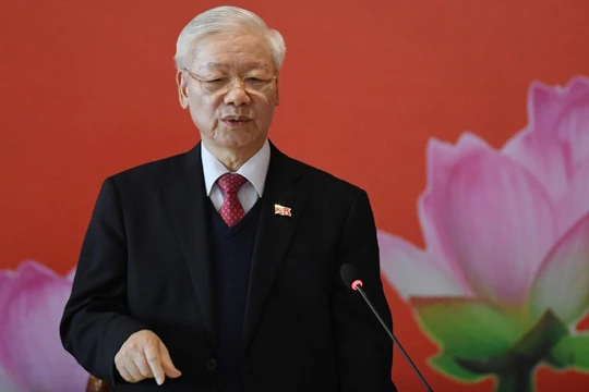 Tổng Bí thư Nguyễn Phú Trọng bày tỏ: "Sắp tới nhiệm vụ rất lớn, nặng nề, khó khăn phức tạp, nguy cơ, nhiều diễn biến phức tạp mà ta hay nói là chưa lường hết được".