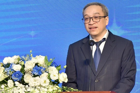 Thứ trưởng Bộ TT&TT Phan Tâm phát biểu tại Lễ kỷ niệm 20 năm thành lập của Hanoi Telecom.