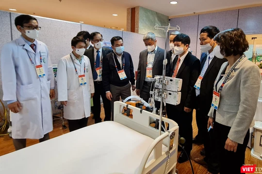 Thứ trưởng Bộ Y tế Nguyễn Trường Sơn kiểm tra hoạt động y tế phục vụ Đại hội Đảng