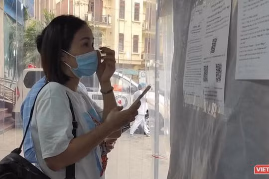 Người dân có smartphone cần cài đặt, sử dụng các ứng dụng khai báo y tế để thực hiện khai báo y tế điện tử và sinh mã QR.