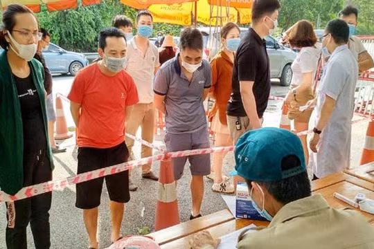 Yên Bái tái kích hoạt 9 chốt kiểm dịch y tế từ 15h chiều 2/5. Ảnh chụp tại chốt kiểm dịch số 1, nút giao IC 12, cao tốc Nội Bài-Lào Cai - ảnh: UBND tỉnh Yên Bái.