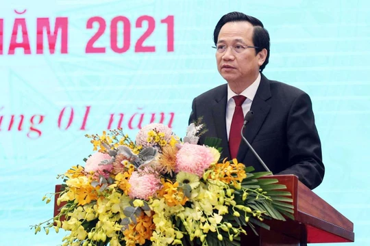 Bộ trưởng Đào Ngọc Dung cho biết năm 2021, Bộ sẽ tiếp tục đẩy mạnh cải cách hành chính, ứng dụng công nghệ thông tin nhằm đáp ứng tốt hoạt động quản lý, chỉ đạo, điều hành thực hiện nhiệm vụ về lao động, người có công và xã hội. Ảnh: Bộ LĐ-TB&XH.