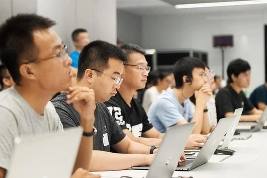 Hơn 70% dân số Việt Nam sử dụng Internet. Trong số đó, 95% người dùng Việt Nam sử dụng Internet để xem video mỗi tháng. Ảnh minh hoạ.