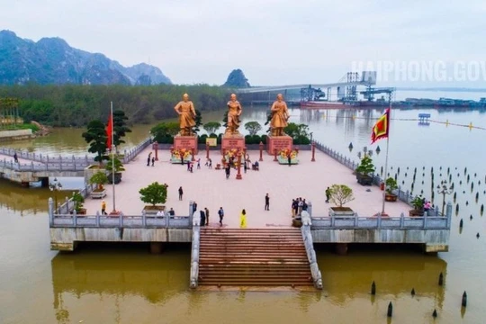 Lễ đón nhận Bằng xếp hạng di tích quốc gia Khu di tích lịch sử Bạch Đằng Giang là dịp thể hiện niềm tự hào dân tộc, khẳng định tiềm năng và trí tuệ của con người Việt Nam. Ảnh: UBND TP. Hải Phòng.