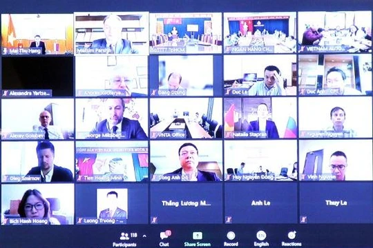 Các đại biểu tham dự tại các điểm cầu.