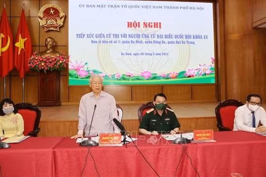 Tổng Bí thư Nguyễn Phú Trọng, Bí thư Quân uỷ Trung ương trình bày Chương trình hành động. 