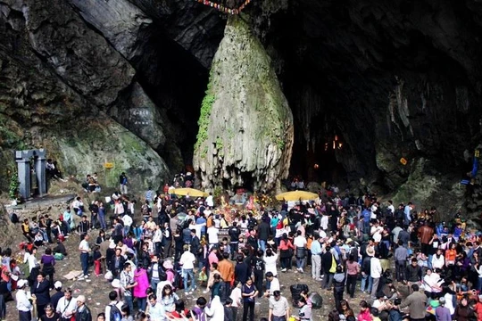 100% du khách, người phục vụ trong di tích phải đeo khẩu trang, rửa tay sát khuẩn và được cung cấp khẩu trang miễn phí nếu bị thất lạc khẩu trang.