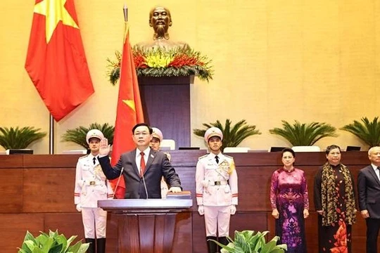 Tân Chủ tịch Quốc hội Vương Đình Huệ tuyên thệ nhậm chức.