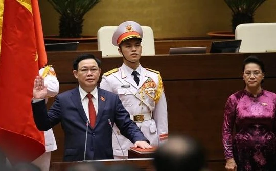 Chủ tịch Quốc hội tuyên thệ nhậm chức.