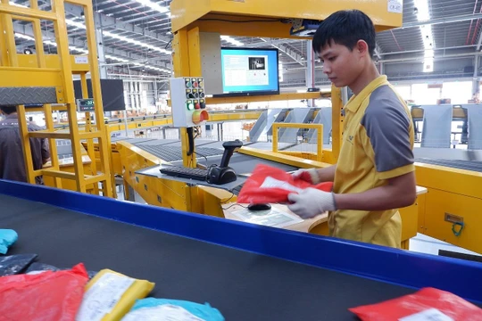 Hệ thống chia chọn tự động có khả năng xử lý đa dạng các loại bưu gửi.