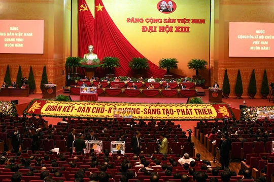 Các đại biểu Đại hội Đảng khoá XIII tiến hành bỏ phiếu bầu Ban chấp hành Trung ương vào chiều ngày 30/1 và kết quả được công bố vào tối muộn cùng ngày. 