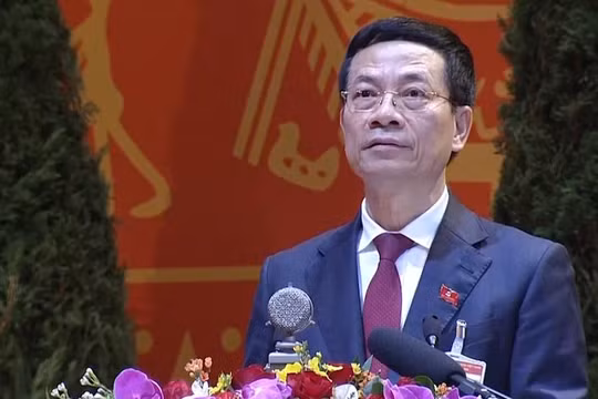 Tham luận tại Đại hội Đảng XIII, Bộ trưởng Nguyễn Mạnh Hùng khẳng định: "Chuyển đổi số và 'Make in Viet Nam' sẽ là con đường đúng đắn và bền vững nhất để nâng tầm và đưa sản phẩm Make in Viet Nam tiếp cận với các thị trường ngoài nước".