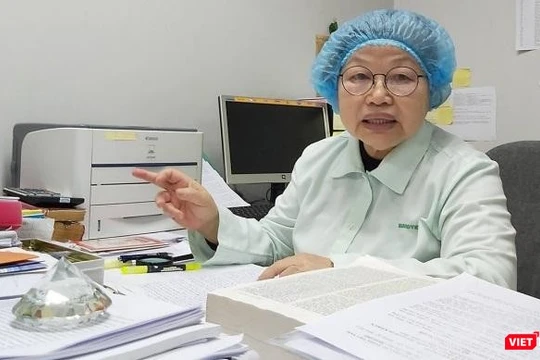 GS.TS.TTND Huỳnh Thị Phương Liên - Chuyên gia cao cấp của VABIOTECH - đã hoàn thành xuất sắc nhiệm vụ sản xuất ra vắc xin phòng bệnh tả, thương hàn, đậu mùa, viêm não Nhật Bản...