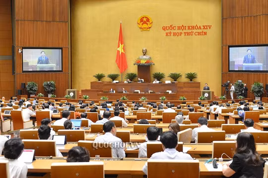 Quốc hội khóa XIV nước Cộng hòa xã hội chủ nghĩa Việt Nam khai mạc trọng thể Kỳ họp thứ 11 tại Nhà Quốc hội, Thủ đô Hà Nội.