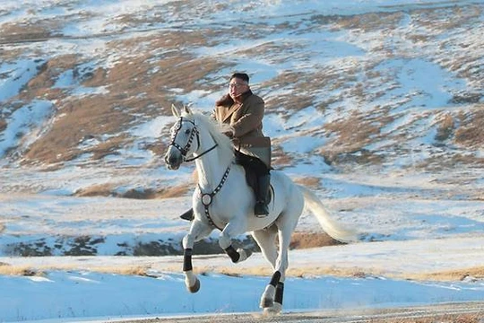 Hình ảnh ông Kim Jong- un cưỡi ngựa trắng trên núi Paektu được KCNA đăng tải 