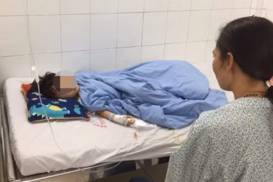 Bé Y. đang điều trị tại Bệnh viện đa khoa Xanh Pôn