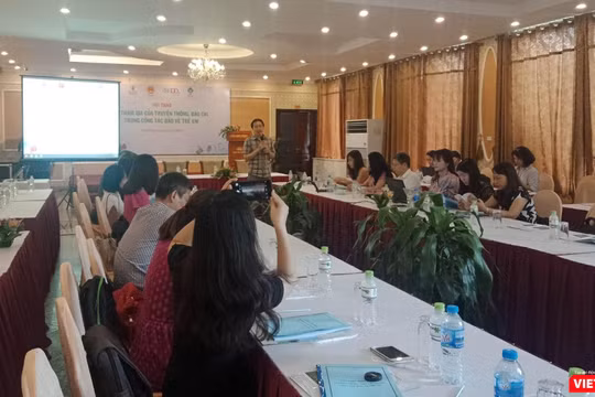 Các chuyên gia chia sẻ về việc bảo vệ quyền trẻ em trong buổi hội thảo tổ chức tại Vĩnh Phúc sáng 24/7.