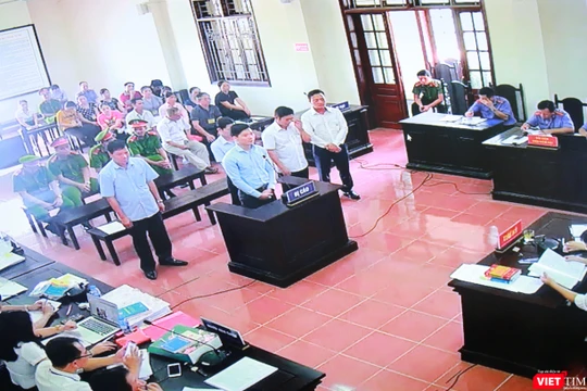 Hoàng Công Lương và 5 bị cáo tại phiên tòa phúc thẩm.