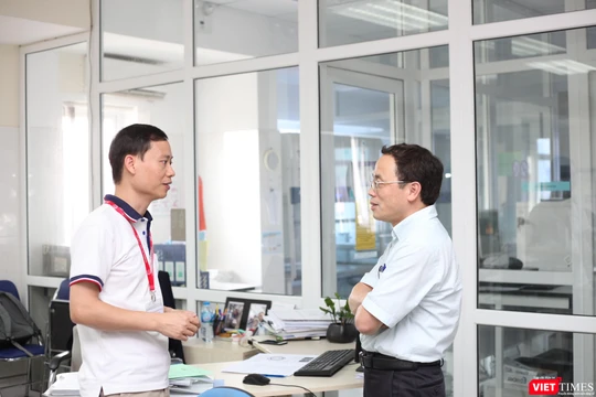 PGS.TS Trần Huy Thịnh và GS. Tạ Thành Văn