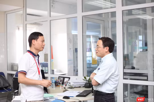 PGS.TS Trần Huy Thịnh và GS. Tạ Thành Văn