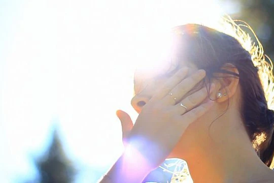 Khi trời nắng gay gắt, người dân cần chủ động bảo vệ sức khỏe để tránh rơi vào tình trạng sốc nhiệt.