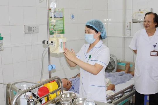 Bệnh nhân được chăm sóc tại Bệnh viện Phổi Trung ương.