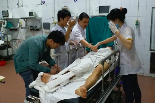 Cấp cứu cho bệnh nhân tai nạn giao thông tại Bệnh viện Hữu nghị Việt Đức