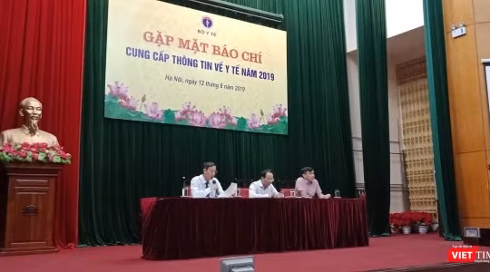 Các chuyên gia của Bộ Y tế tại buổi họp cung cấp thông tin báo chí chiều 12/8.