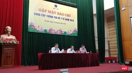 Các chuyên gia của Bộ Y tế tại buổi họp cung cấp thông tin báo chí chiều 12/8.