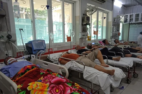 Các bệnh nhân điều trị tại Khoa Cấp cứu A9, Bệnh viện Bạch Mai