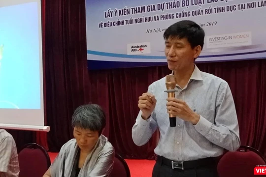 Ông Nguyễn Văn Bình - Phó Vụ trưởng Vụ Pháp chế, Bộ LĐ-TB&XH chia sẻ tại buổi hội thảo sáng 15/5.