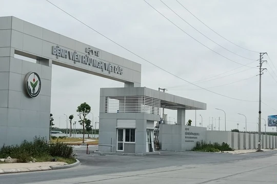 Cổng trước BV Hữu nghị Việt Đức tại Hà Nam.