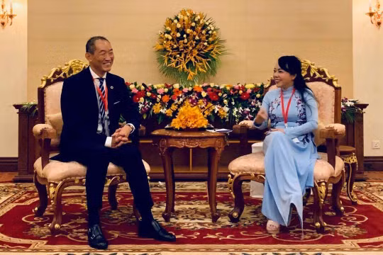 Bộ trưởng Bộ Y tế Nguyễn Thị Kim Tiến làm việc tại Campuchia.