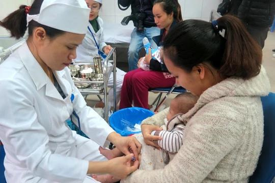 Các chuyên gia nhận định, các dịch bệnh như sốt xuất huyết, tay – chân – miệng, cúm, sởi, ho gà sẽ vẫn tiếp tục gia tăng trong thời gian tới.