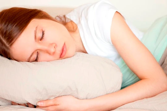 Thói quen cất giữ đồ đạc bên người ngay cả trong khi ngủ gây ảnh hưởng xấu tới sức khỏe.