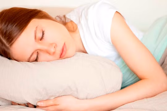 Thói quen cất giữ đồ đạc bên người ngay cả trong khi ngủ gây ảnh hưởng xấu tới sức khỏe.