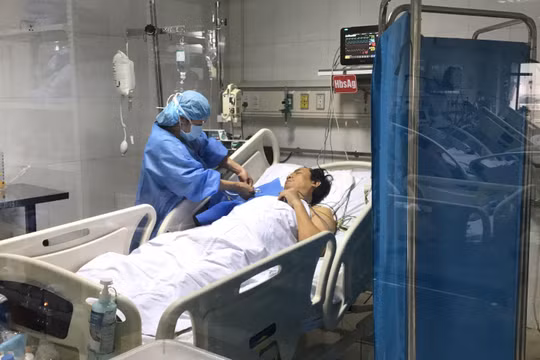 Bệnh nhân 49 tuổi được ghép gan chia đã tỉnh táo