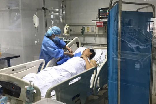 Bệnh nhân 49 tuổi được ghép gan chia đã tỉnh táo