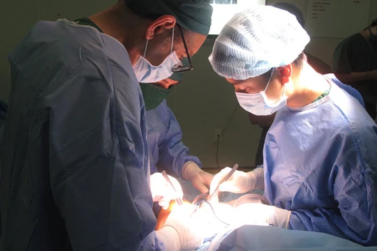 Một ca phẫu thuật tại Bệnh viện đa khoa Xanh Pôn