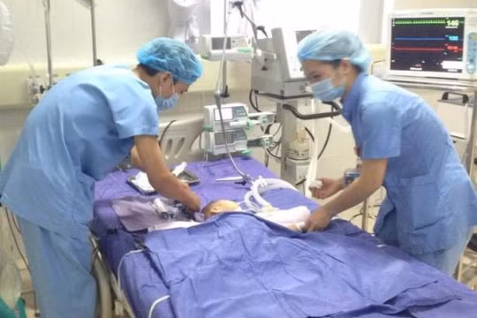 Chăm sóc cho cháu bé 