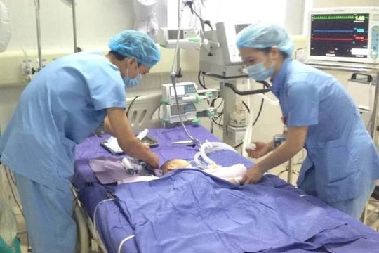 Chăm sóc cho cháu bé 