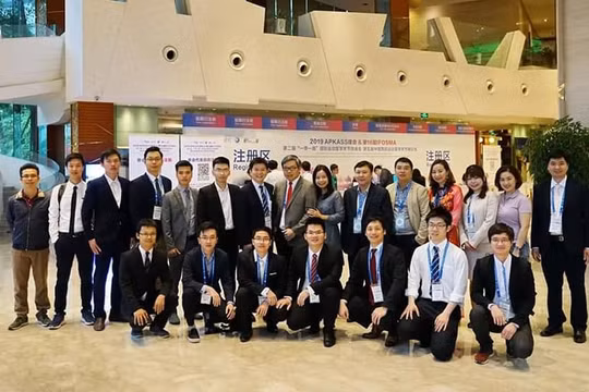 Đoàn chuyên gia của Việt Nam tham dự hội nghị tại Trung Quốc.